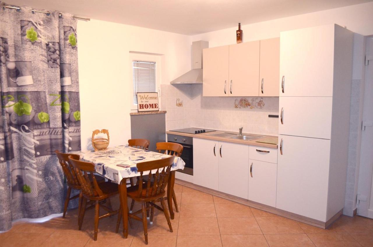 Apartments Krajacic Malinska Ngoại thất bức ảnh