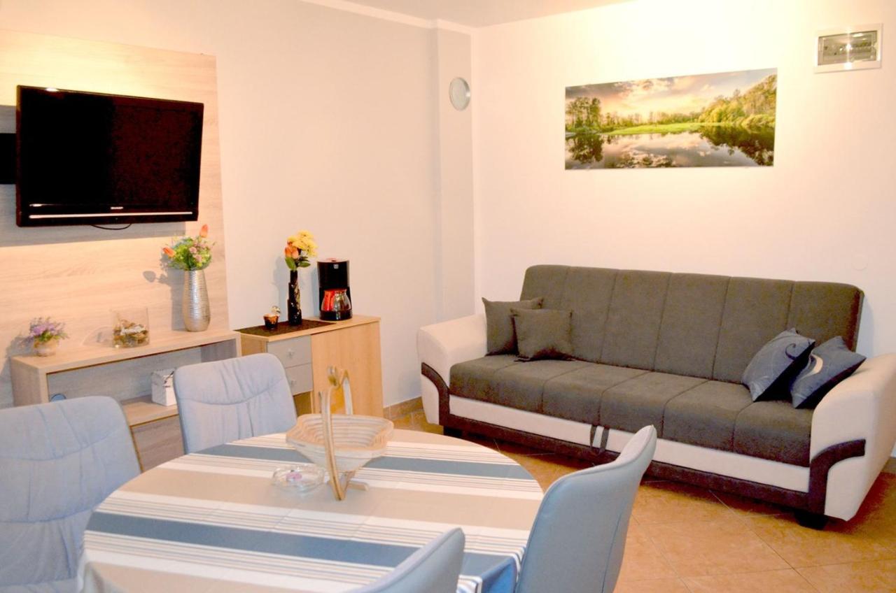 Apartments Krajacic Malinska Ngoại thất bức ảnh